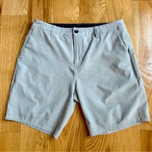 Vuori Men's Shorts Size 34 Beige Performance Chino Golf Travel Casual